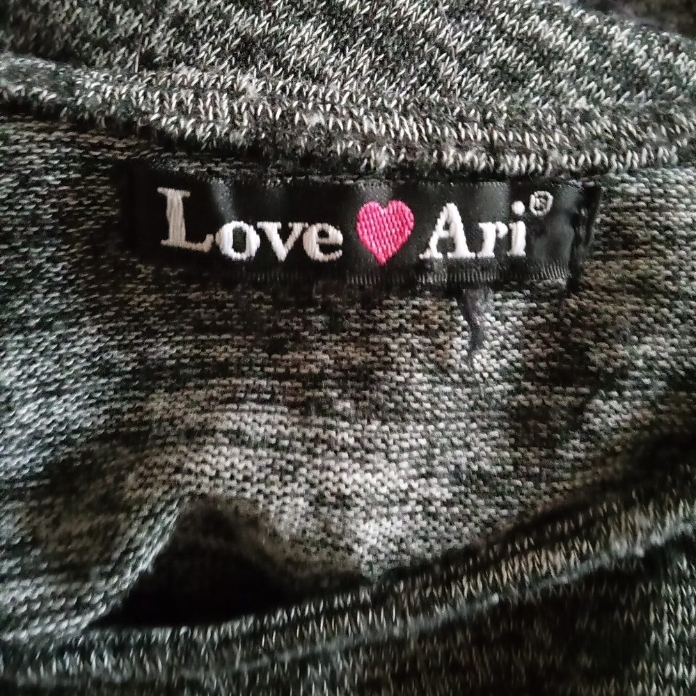 Love Ari - Picture 3 of 5